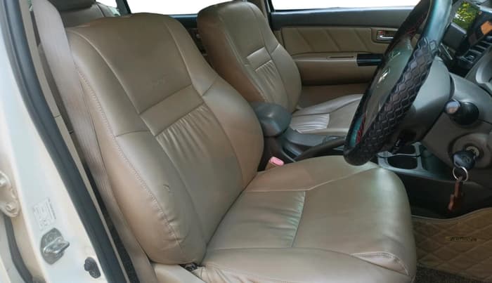 2013 Toyota Fortuner 3.0 4X2 AT, Diesel, Automatic, 1,82,344 km, interior