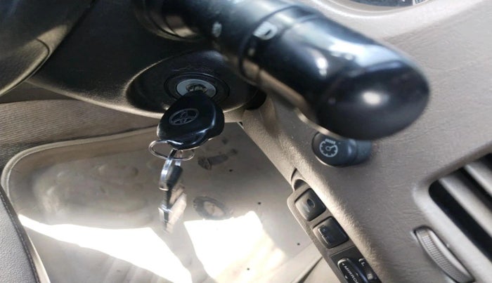 2015 Toyota Innova 2.5 VX 8 STR, Diesel, Manual, 62,503 km, interior