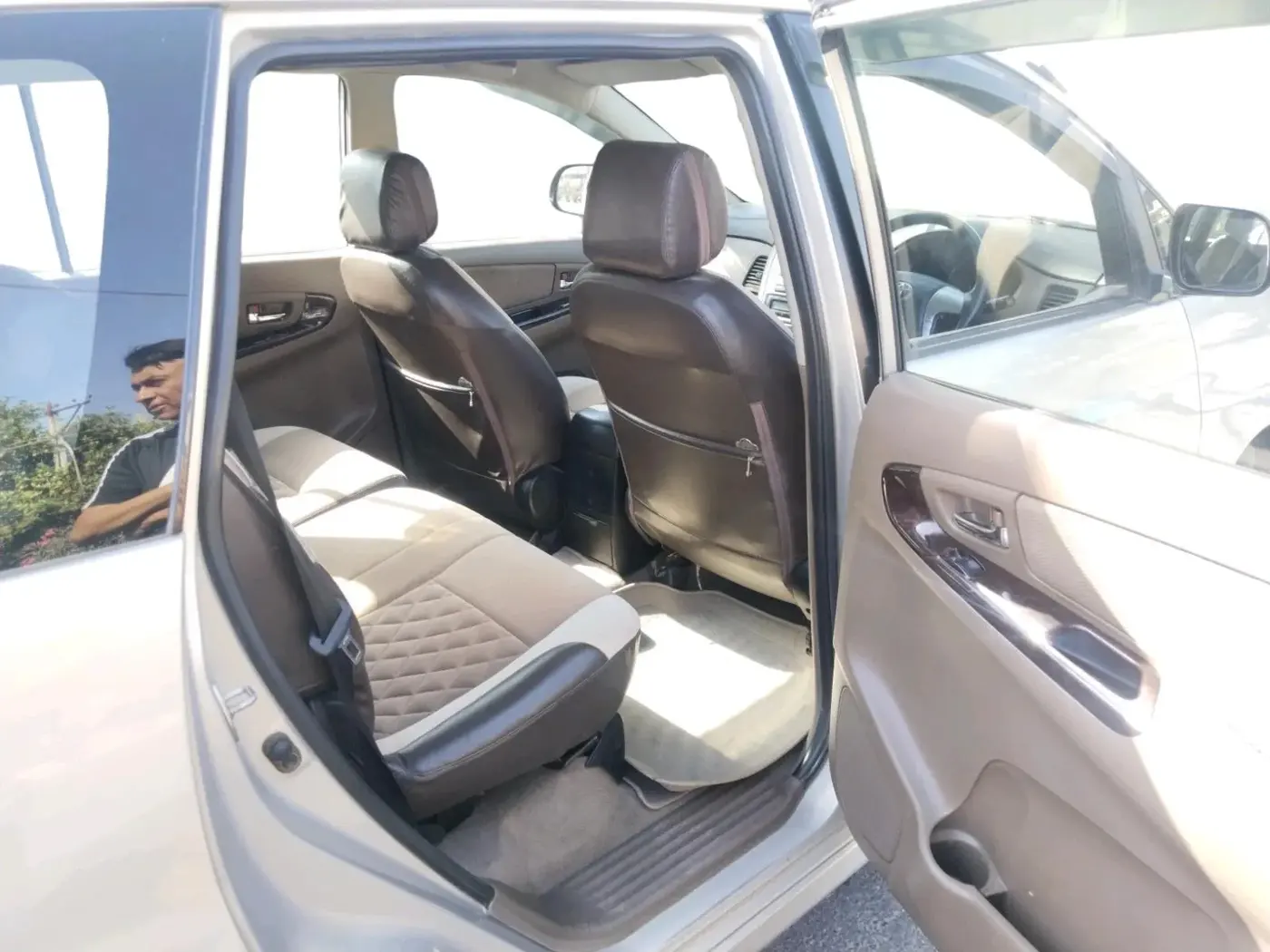 2015 Toyota Innova 2.5 VX 8 STR, Diesel, Manual, 62,503 km, interior