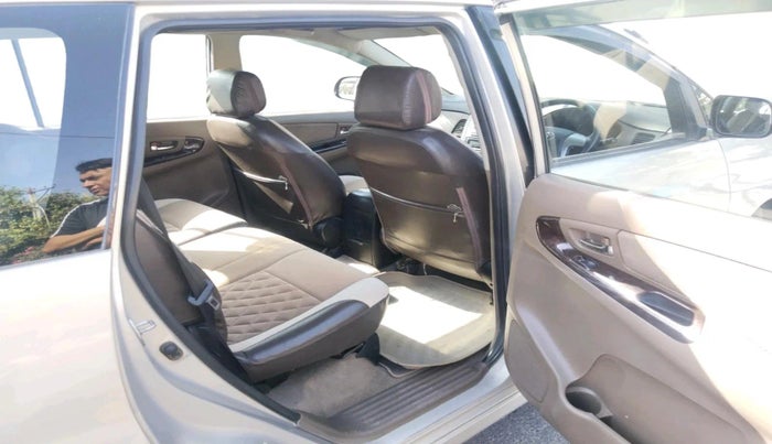 2015 Toyota Innova 2.5 VX 8 STR, Diesel, Manual, 62,503 km, interior