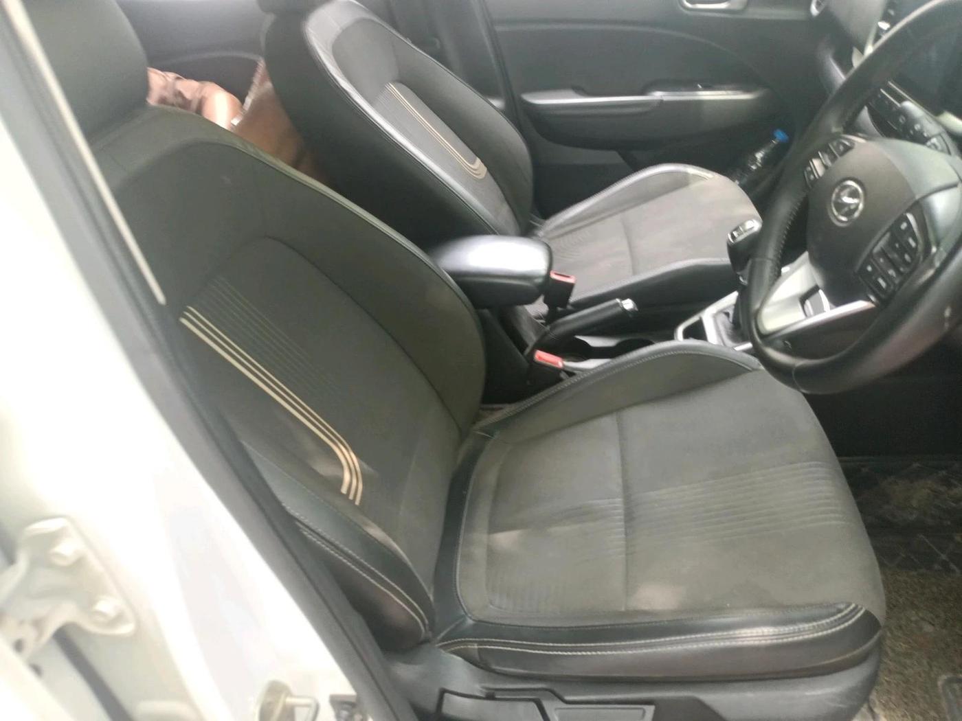 2019 Hyundai VENUE SX 1.0 (O) TURBO, Petrol, Manual, 64,613 km, interior