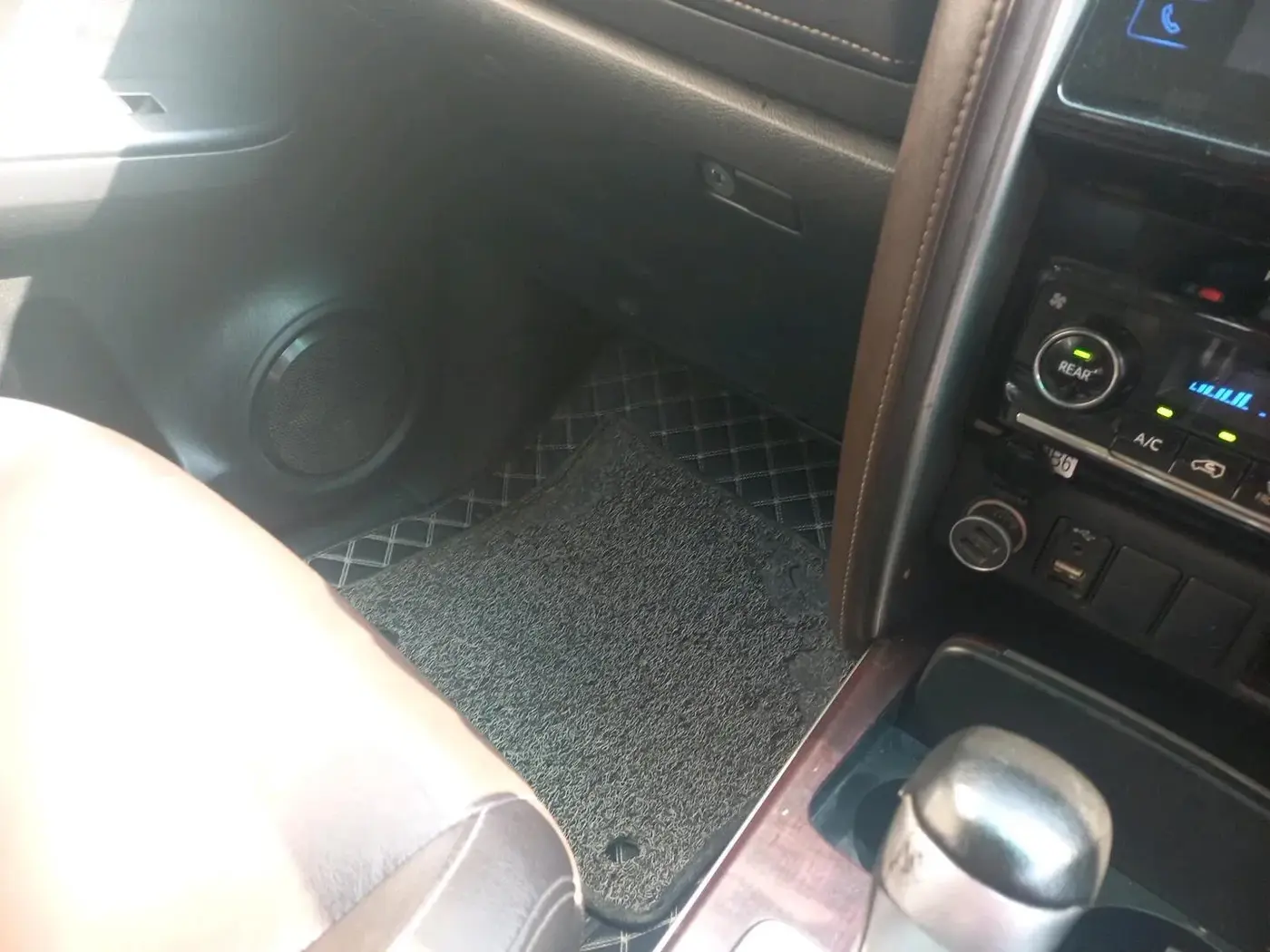 2018 Toyota Fortuner 2.8 4X2 AT, Diesel, Automatic, 80,622 km, interior