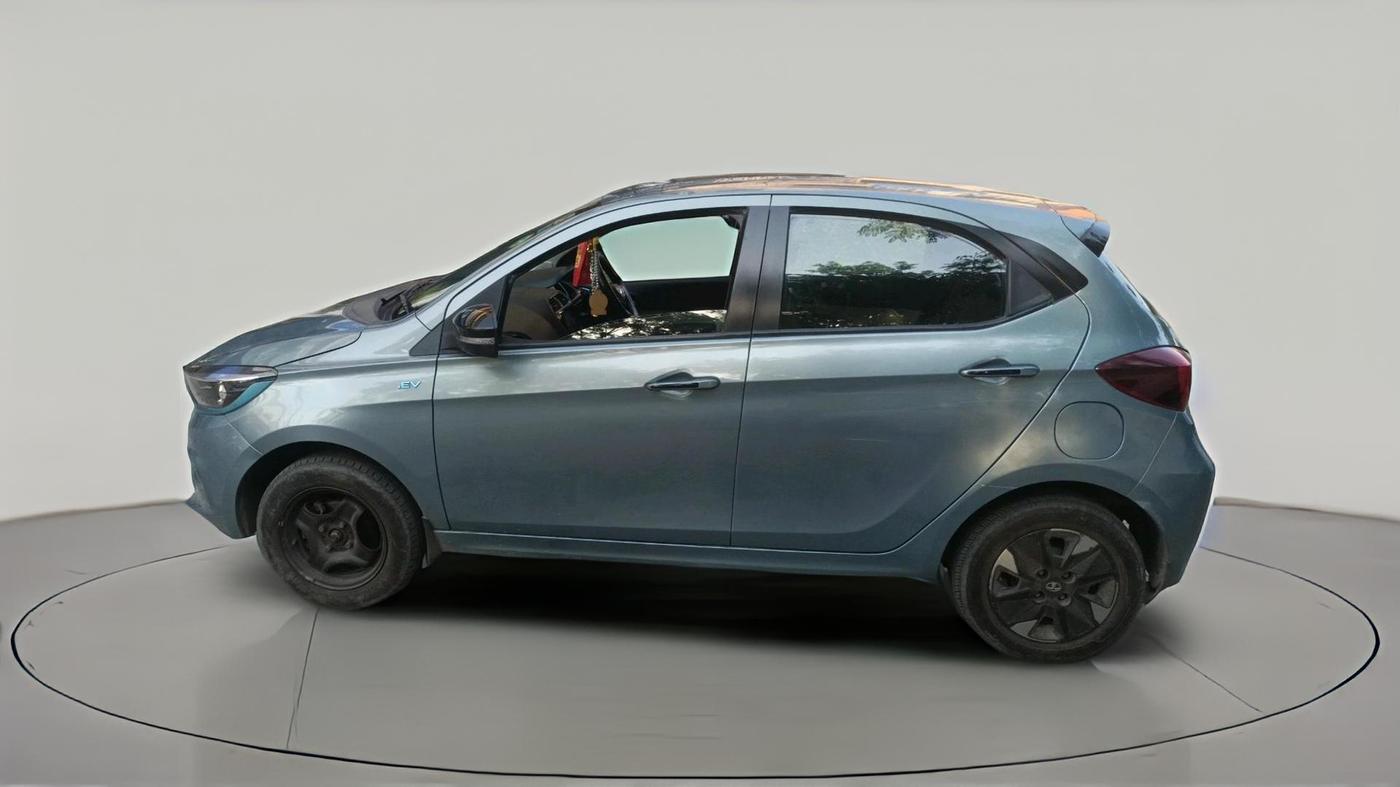 2023 Tata TIAGO EV XZ PLUS TECH LUX LONG RANGE, Electric, Automatic, 49,184 km, exterior