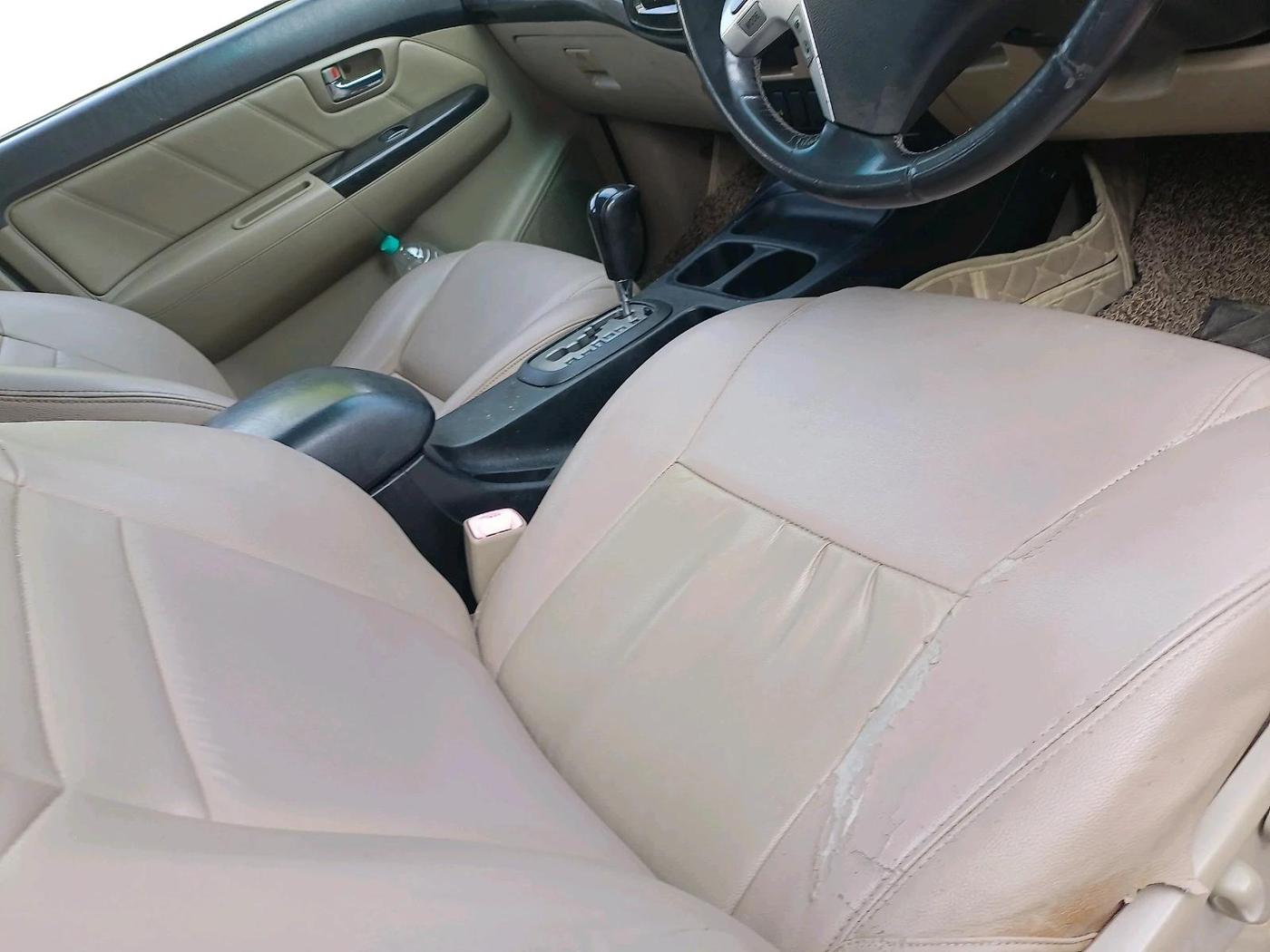 2014 Toyota Fortuner 3.0 4X2 AT, Diesel, Automatic, 1,21,998 km, interior