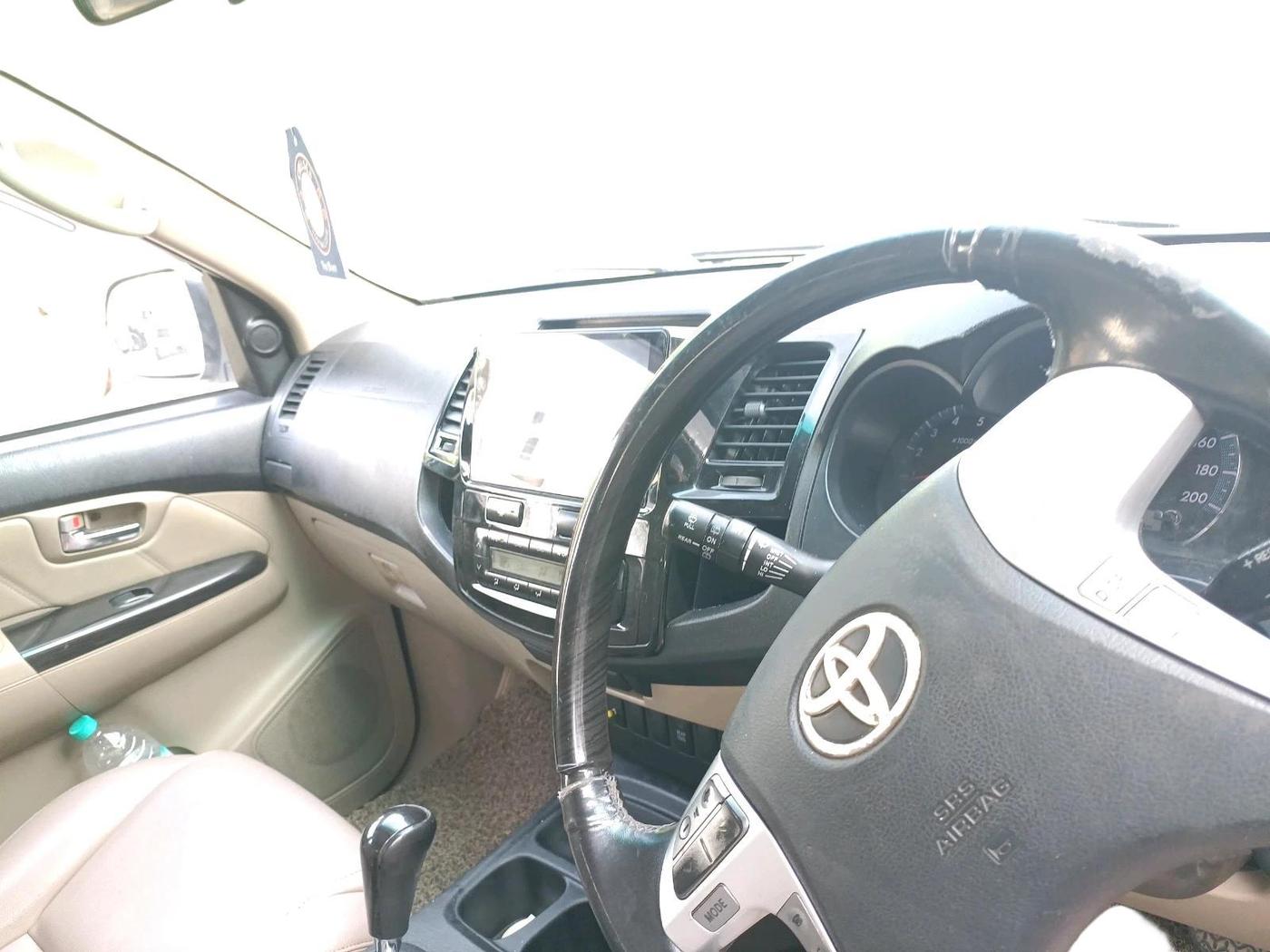 2014 Toyota Fortuner 3.0 4X2 AT, Diesel, Automatic, 1,21,998 km, interior