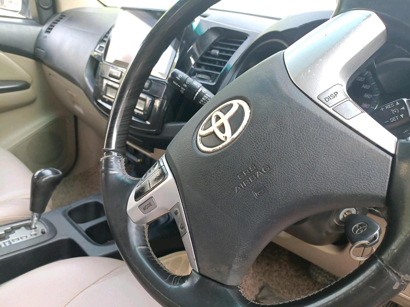 2014 Toyota Fortuner 3.0 4X2 AT, Diesel, Automatic, 1,21,998 km, interior