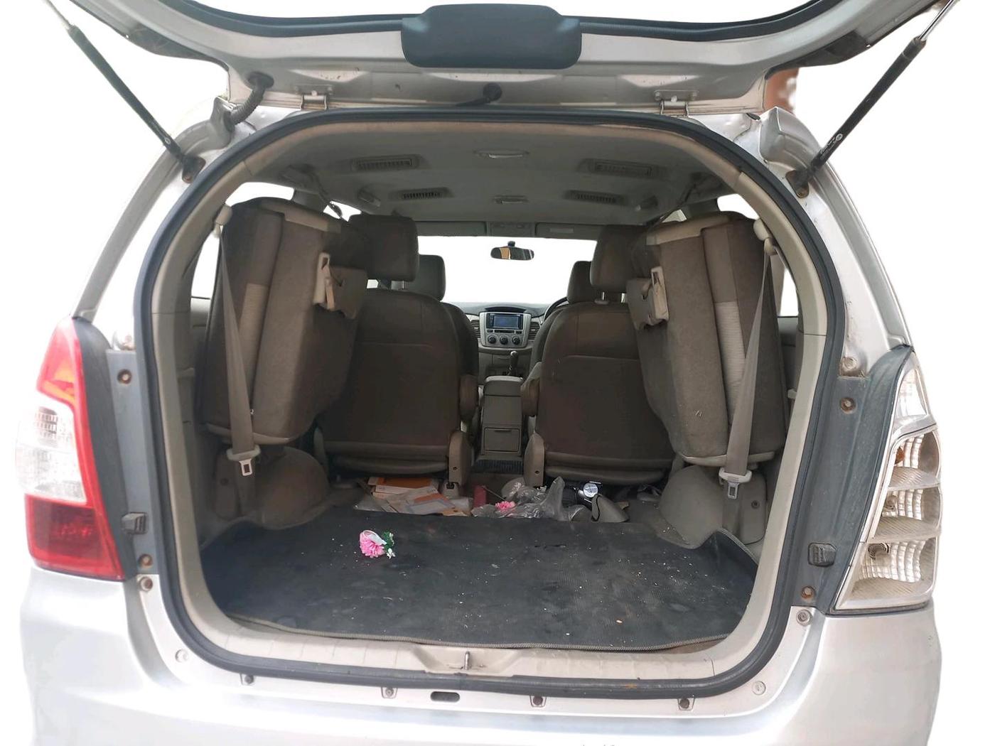 2014 Toyota Innova 2.5 GX 7 STR, Diesel, Manual, 61,815 km, exterior