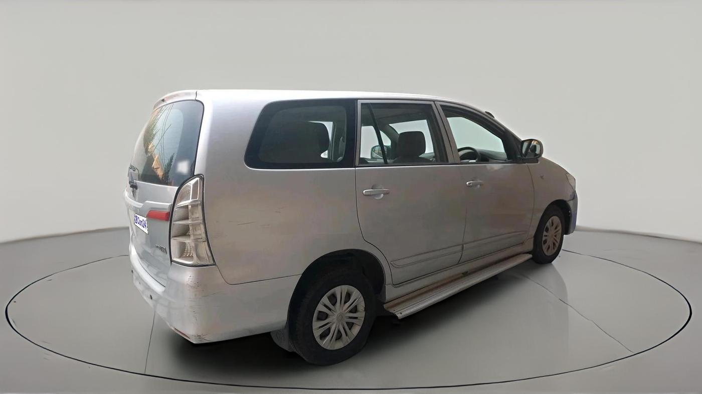 2014 Toyota Innova 2.5 GX 7 STR, Diesel, Manual, 61,815 km, exterior
