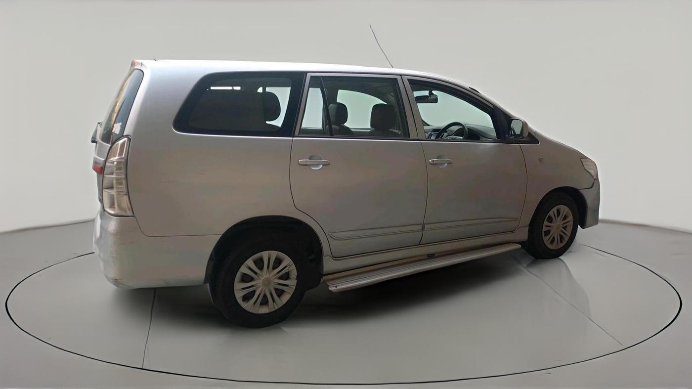 2014 Toyota Innova 2.5 GX 7 STR, Diesel, Manual, 61,815 km, exterior