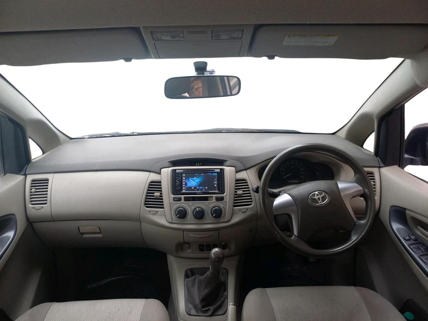 2014 Toyota Innova 2.5 GX 7 STR, Diesel, Manual, 61,815 km, interior