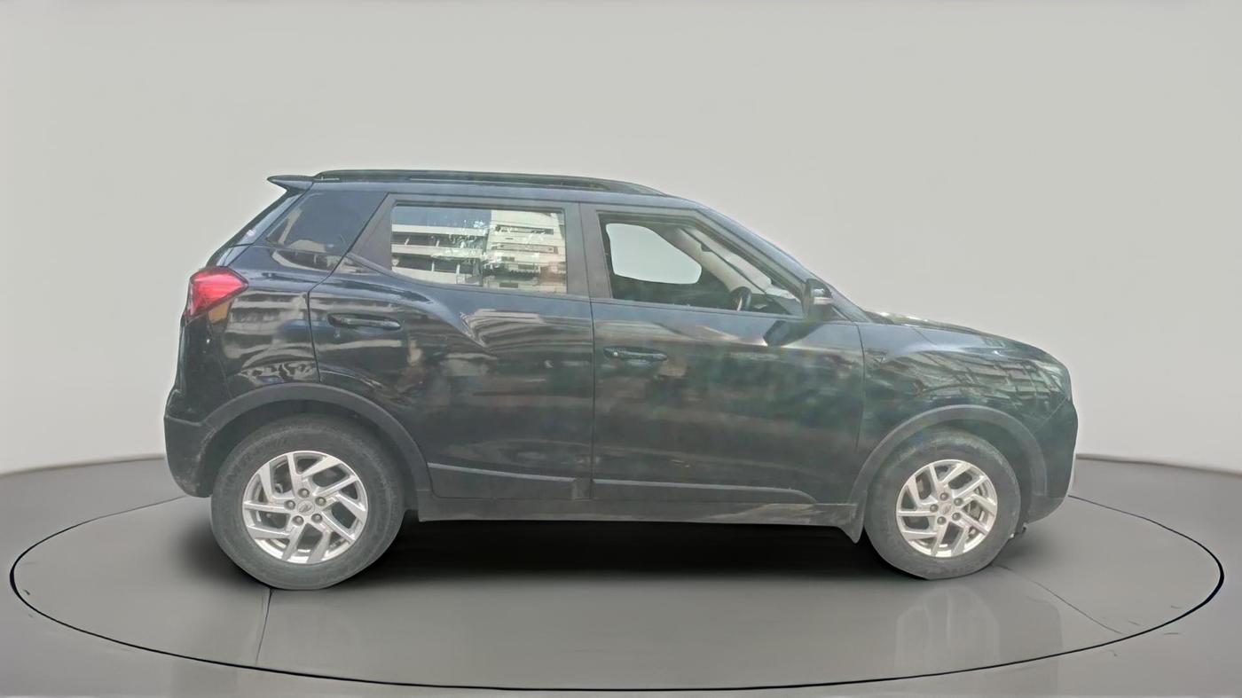 2022 Mahindra XUV300 W8 1.5 DIESEL, Diesel, Manual, 68,752 km, exterior
