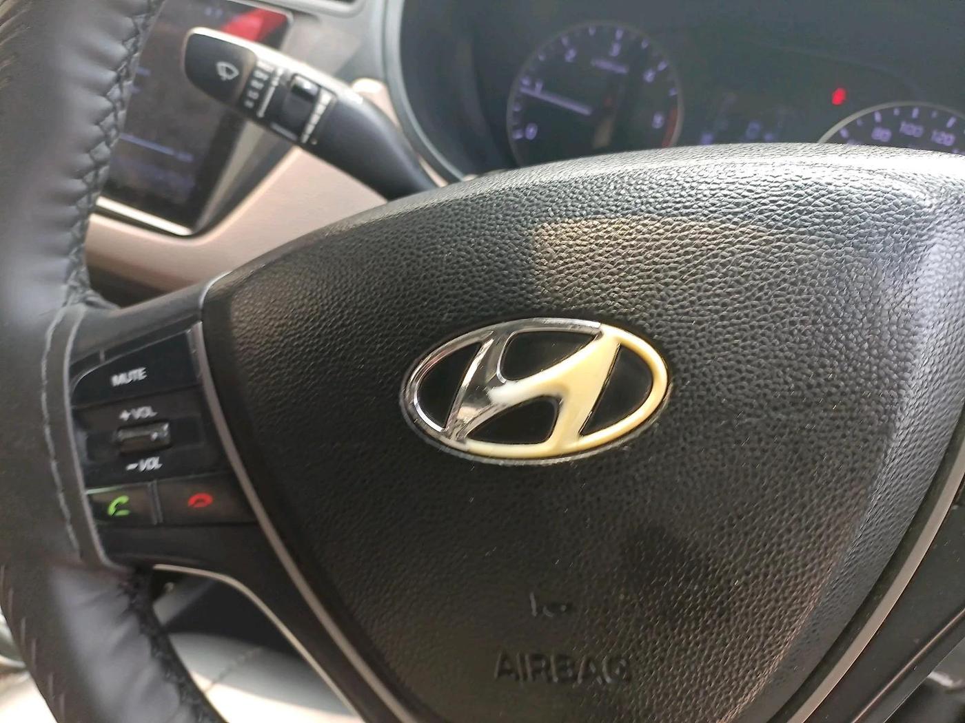 2017 Hyundai Elite i20 SPORTZ 1.4 CRDI, Diesel, Manual, 1,09,219 km, interior