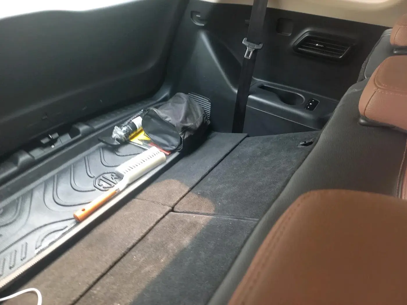 2023 MG HECTOR PLUS SHARP PRO 1.5 PETROL TURBO CVT 7 STR, Petrol, Automatic, 13,235 km, interior