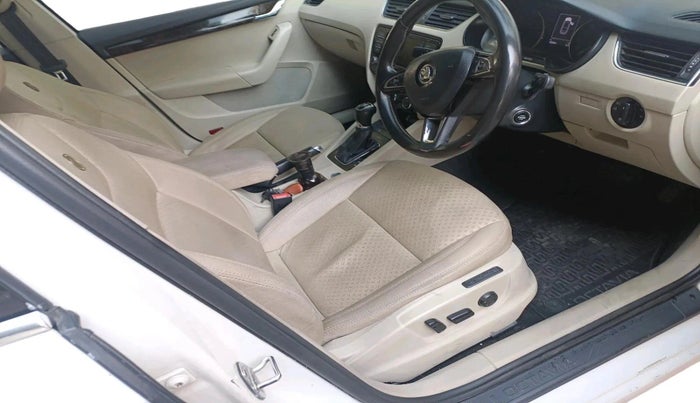 2016 Skoda Octavia 2.0 TDI CR STYLE PLUS AT, Diesel, Automatic, 1,69,084 km, interior