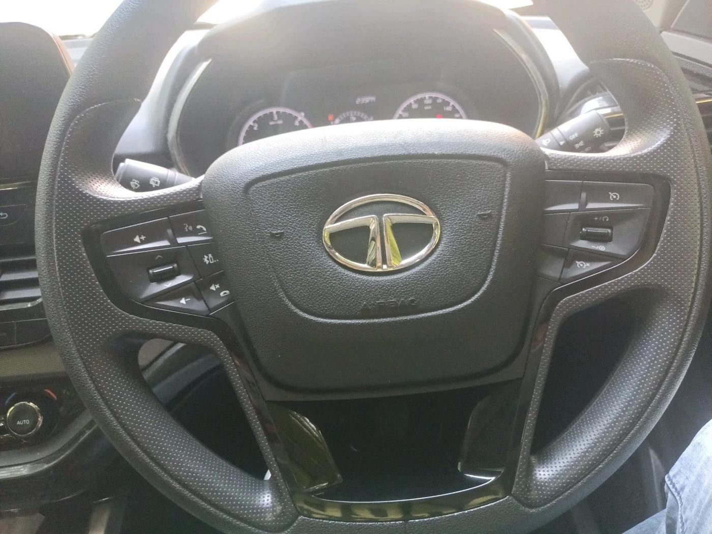 2022 Tata Safari XT PLUS, Diesel, Manual, 27,795 km, interior