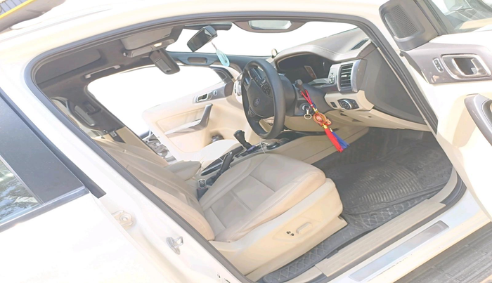 2018 Ford Endeavour TITANIUM 3.2 4X4 AT, Diesel, Automatic, 1,44,351 km, interior
