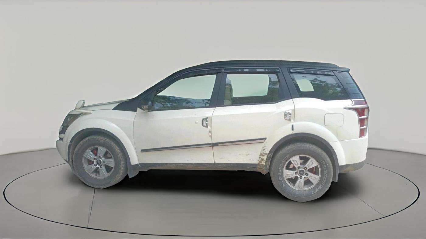 2014 Mahindra XUV500 W8, Diesel, Manual, 1,35,026 km, exterior
