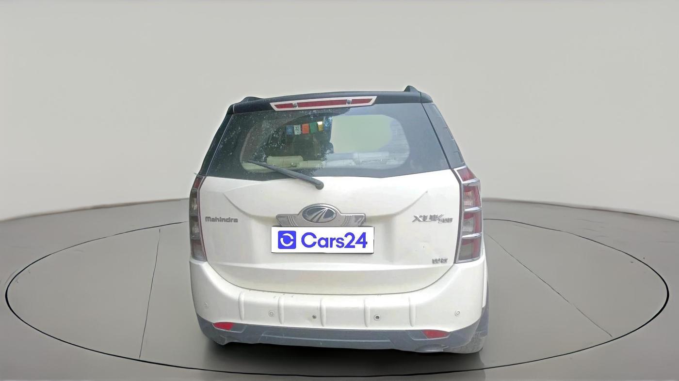 2014 Mahindra XUV500 W8, Diesel, Manual, 1,35,026 km, exterior