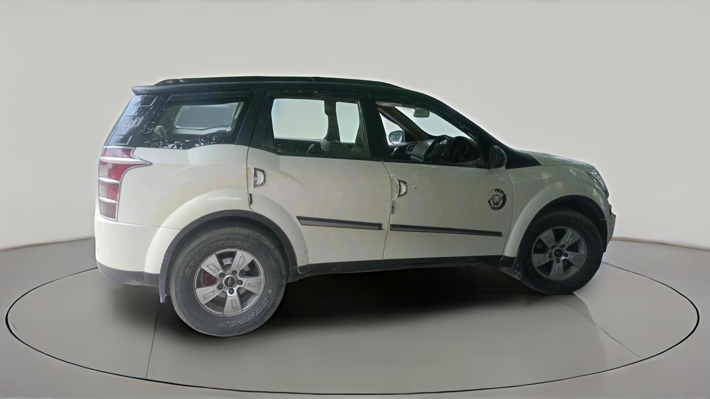 2014 Mahindra XUV500 W8, Diesel, Manual, 1,35,026 km, exterior