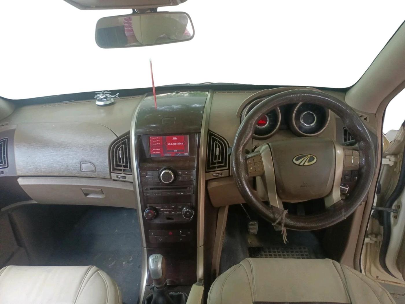 2014 Mahindra XUV500 W8, Diesel, Manual, 1,35,026 km, interior