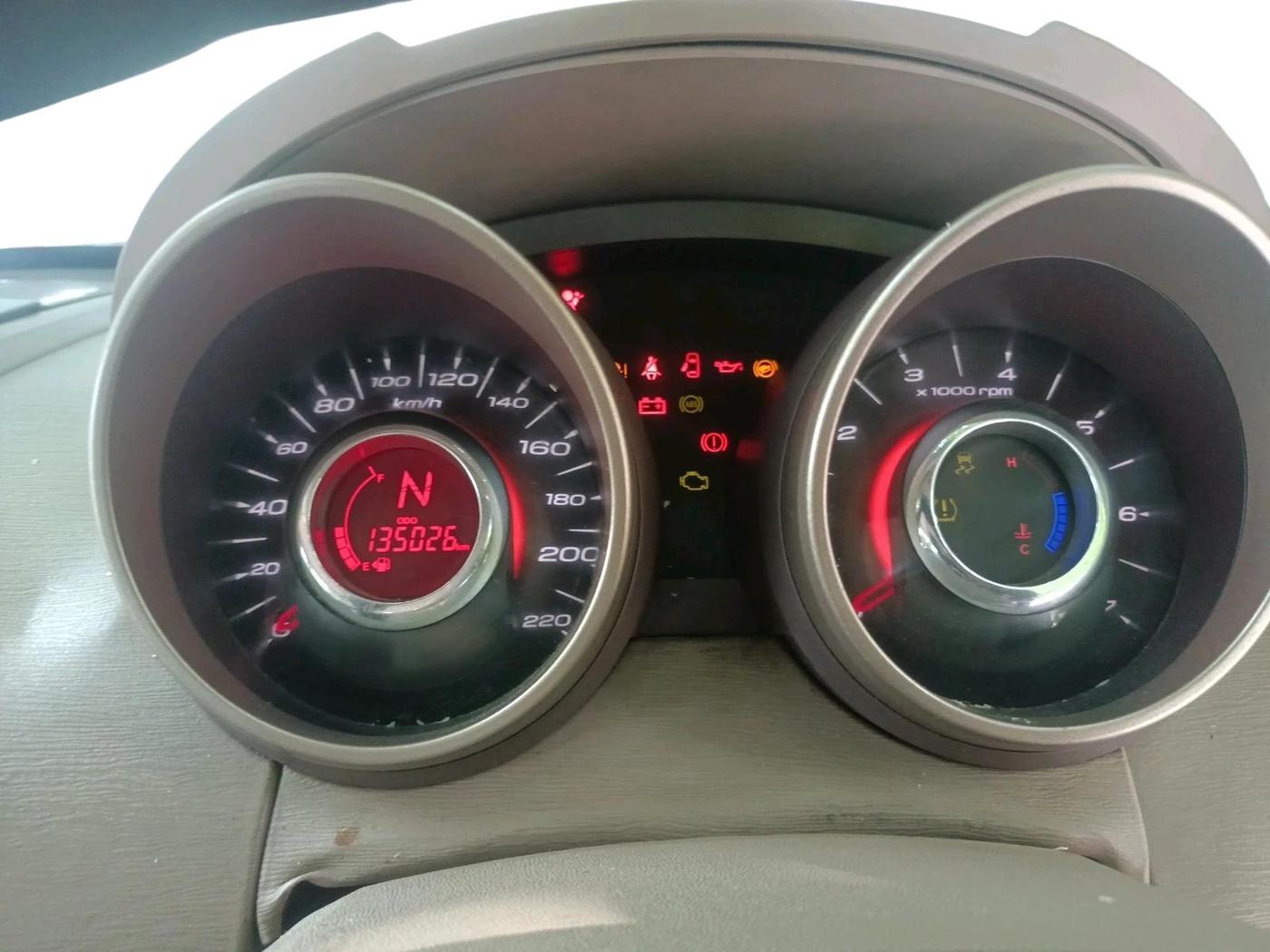2014 Mahindra XUV500 W8, Diesel, Manual, 1,35,026 km, interior