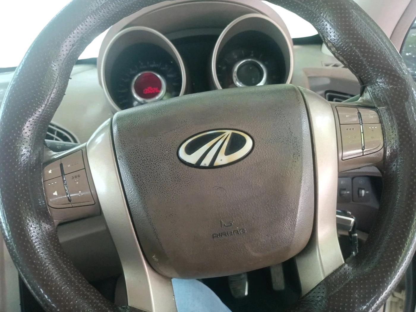 2014 Mahindra XUV500 W8, Diesel, Manual, 1,35,026 km, interior