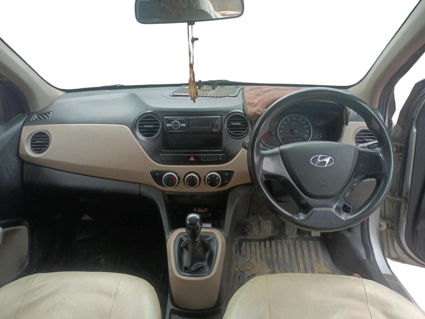 2016 Hyundai Grand i10 MAGNA 1.2 KAPPA VTVT, Petrol, Manual, 1,05,408 km, interior