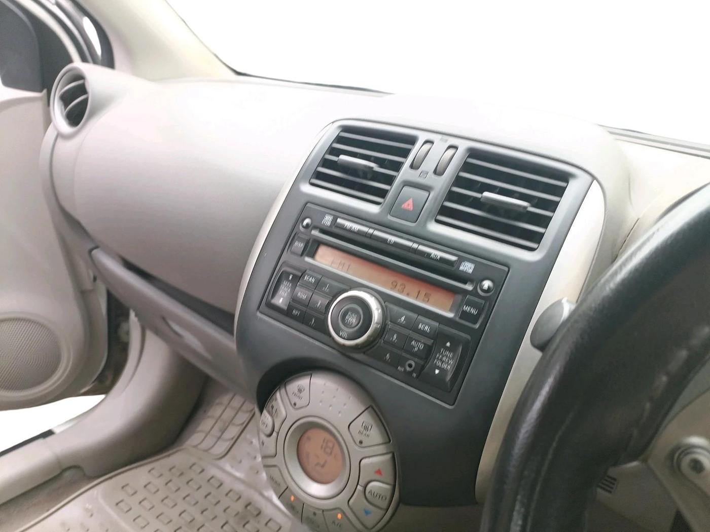 2014 Renault Scala RXL DIESEL, Diesel, Manual, 1,62,749 km, interior