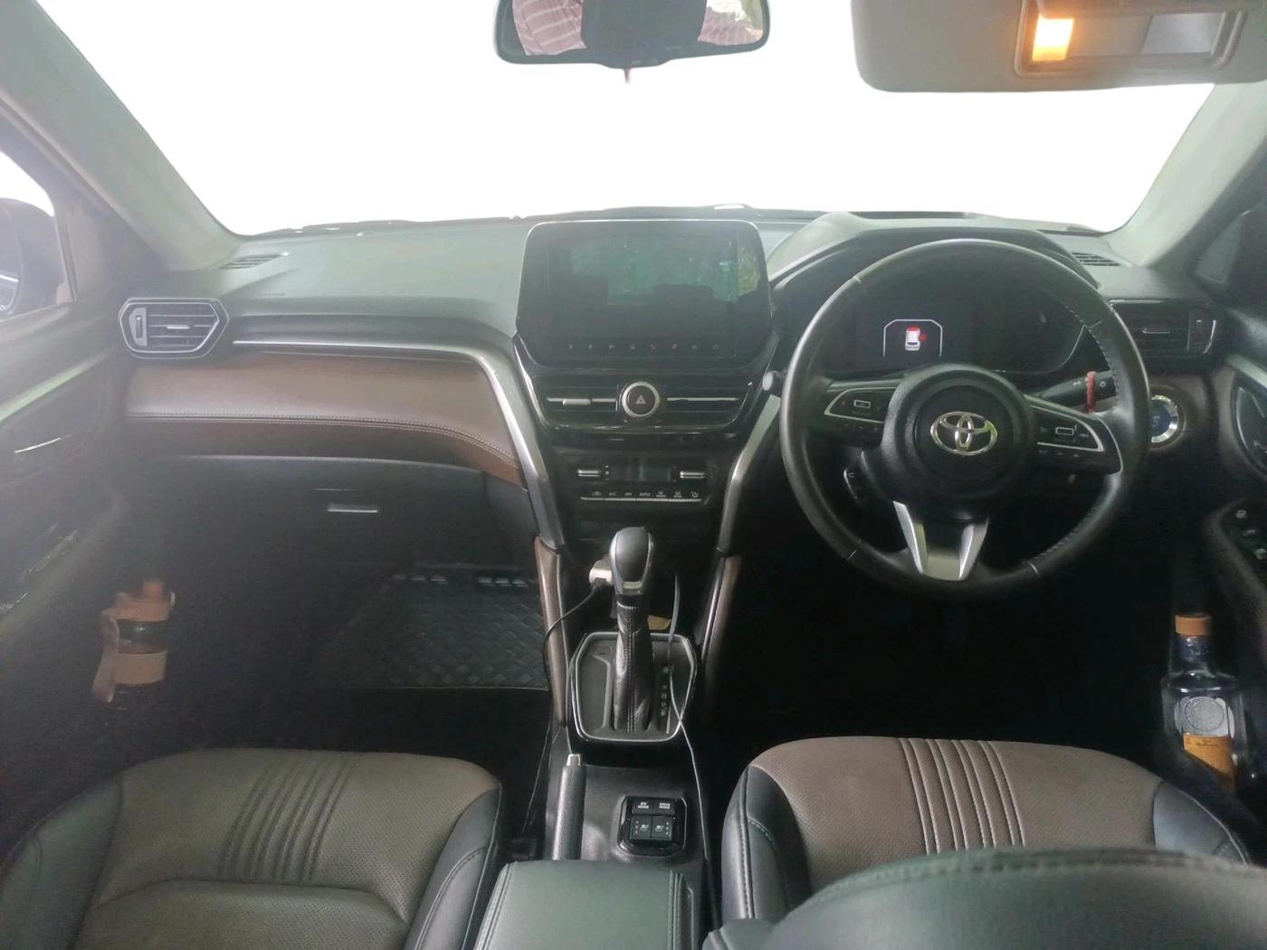 2024 Toyota URBAN CRUISER HYRYDER V HYBRID, Hybrid, Automatic, 74,510 km, interior