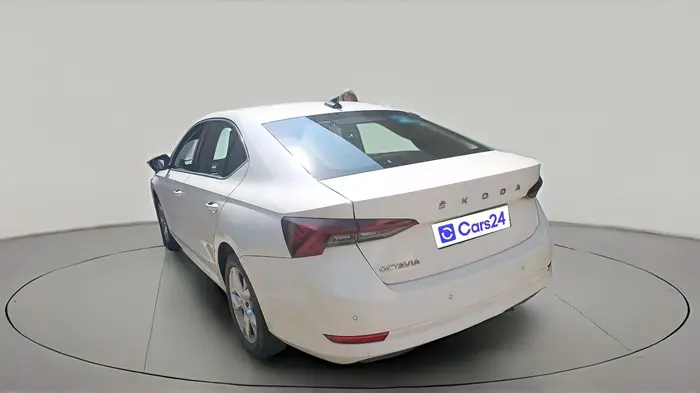 2022 Skoda Octavia STYLE 2.0, Petrol, Automatic, 38,859 km, exterior