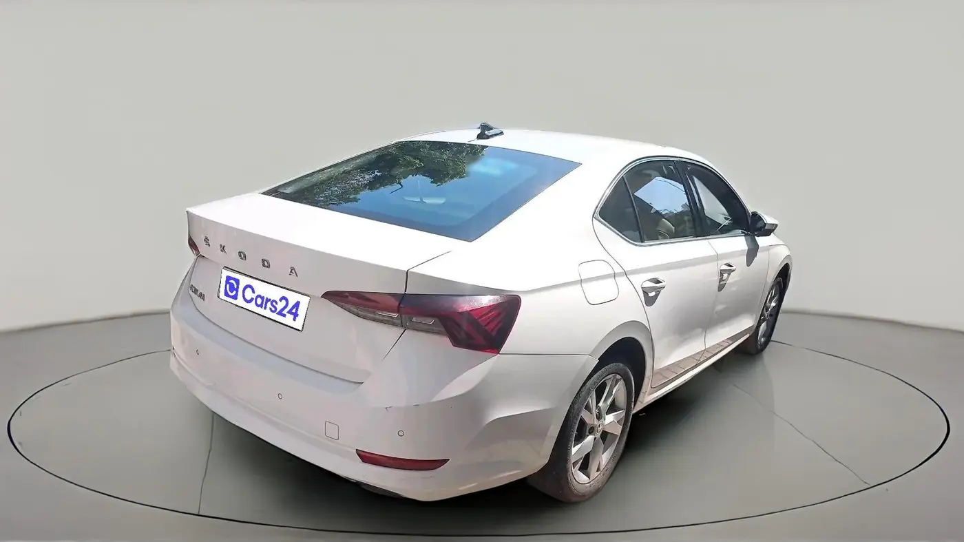 2022 Skoda Octavia STYLE 2.0, Petrol, Automatic, 38,859 km, exterior
