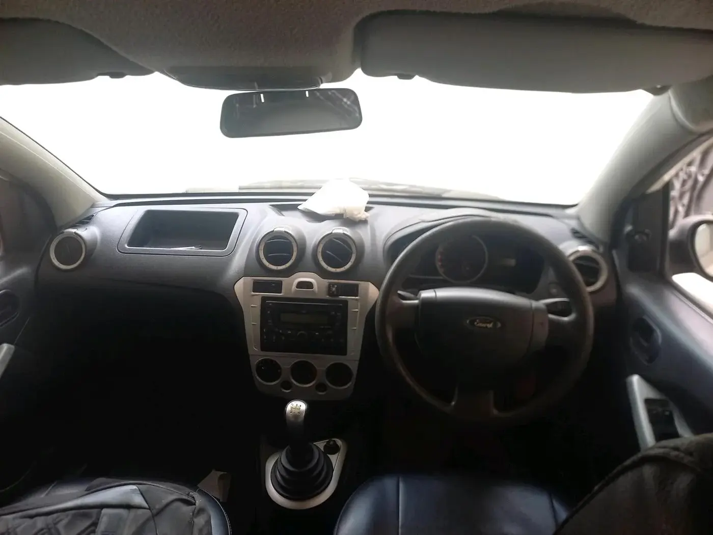 2011 Ford Figo ZXI 1.2 PETROL, Petrol, Manual, 1,29,731 km, interior