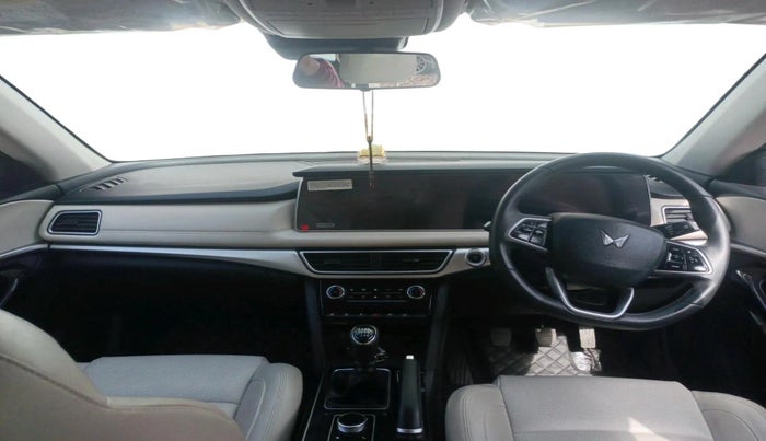 2023 Mahindra XUV700 AX 7 P MT 7 STR, Petrol, Manual, 19,960 km, interior