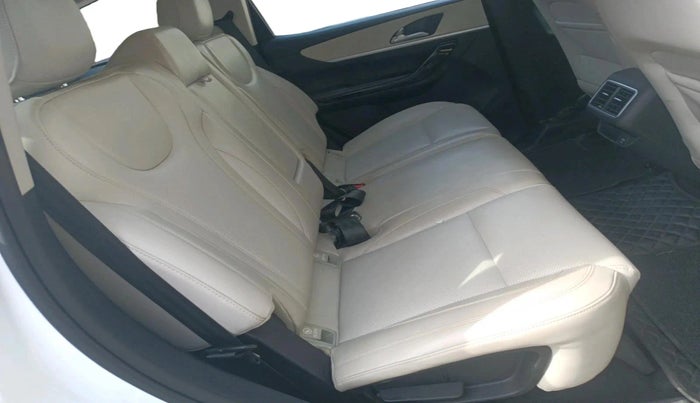 2023 Mahindra XUV700 AX 7 P MT 7 STR, Petrol, Manual, 19,960 km, interior