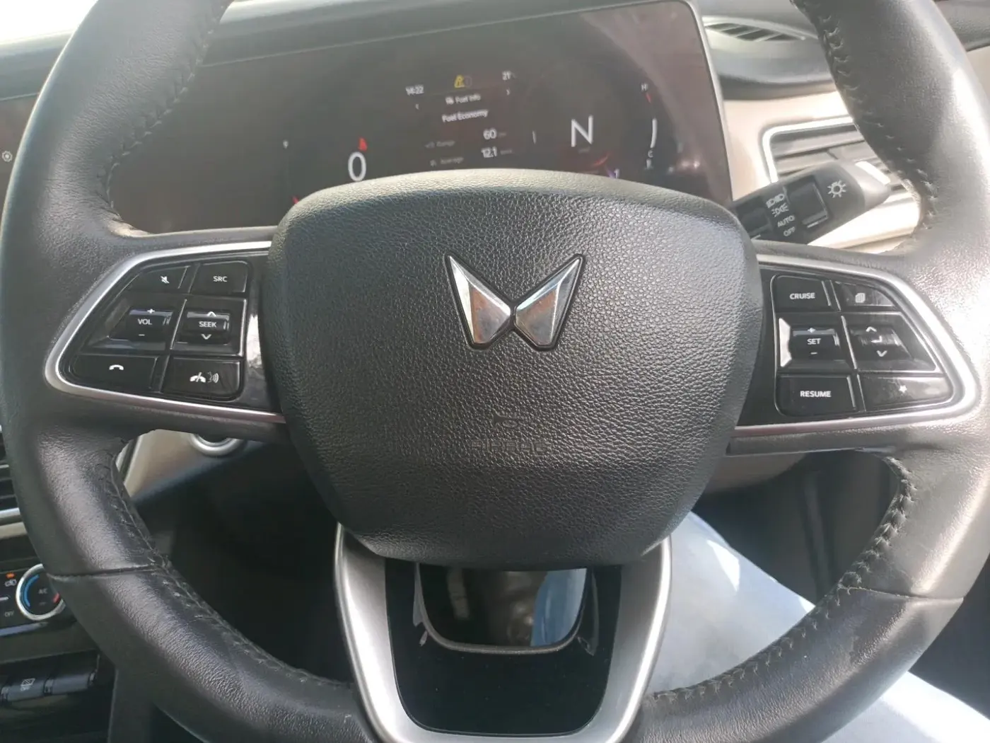 2023 Mahindra XUV700 AX 7 P MT 7 STR, Petrol, Manual, 19,960 km, interior