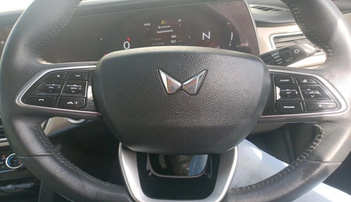 2023 Mahindra XUV700 AX 7 P MT 7 STR, Petrol, Manual, 19,960 km, interior