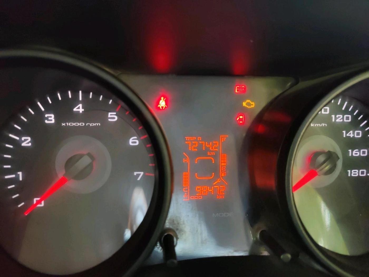 2016 Mahindra TUV300 T6 PLUS, Diesel, Manual, 98,472 km, interior
