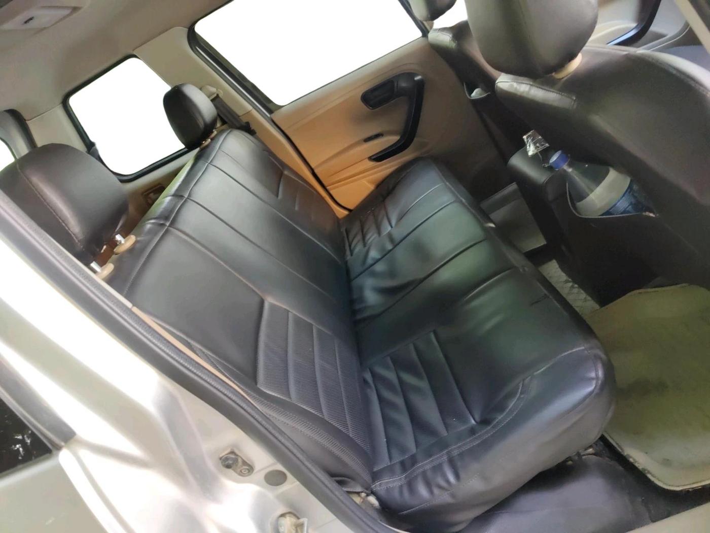 2016 Mahindra TUV300 T6 PLUS, Diesel, Manual, 98,472 km, interior