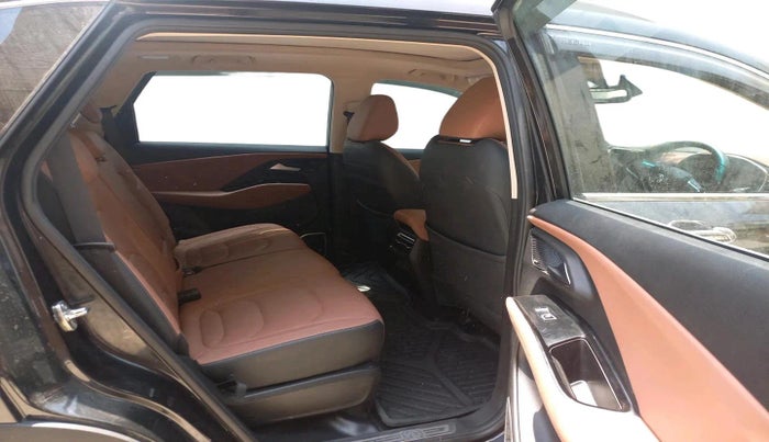 2024 MG HECTOR PLUS SHARP PRO 2.0 TURBO DIESEL 7 STR, Diesel, Manual, 9,798 km, interior