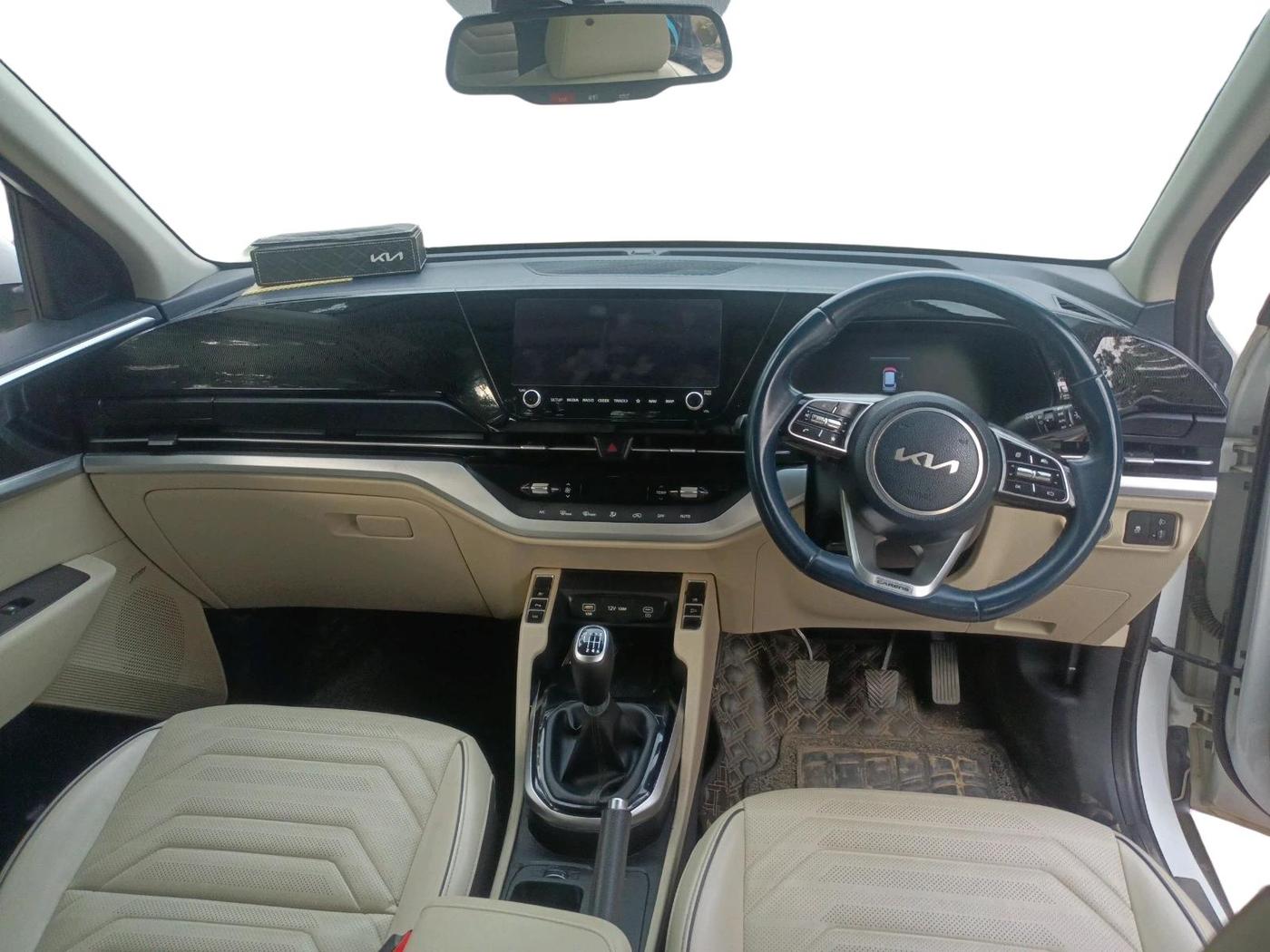2022 KIA CARENS LUXURY PLUS 1.5 DIESEL 6 STR, Diesel, Manual, 52,563 km, interior
