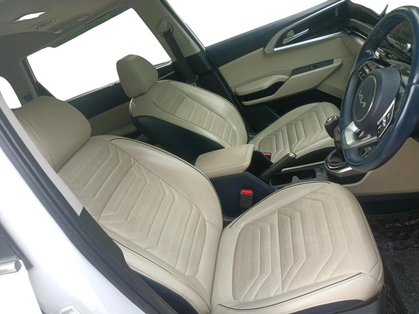 2022 KIA CARENS LUXURY PLUS 1.5 DIESEL 6 STR, Diesel, Manual, 52,563 km, interior