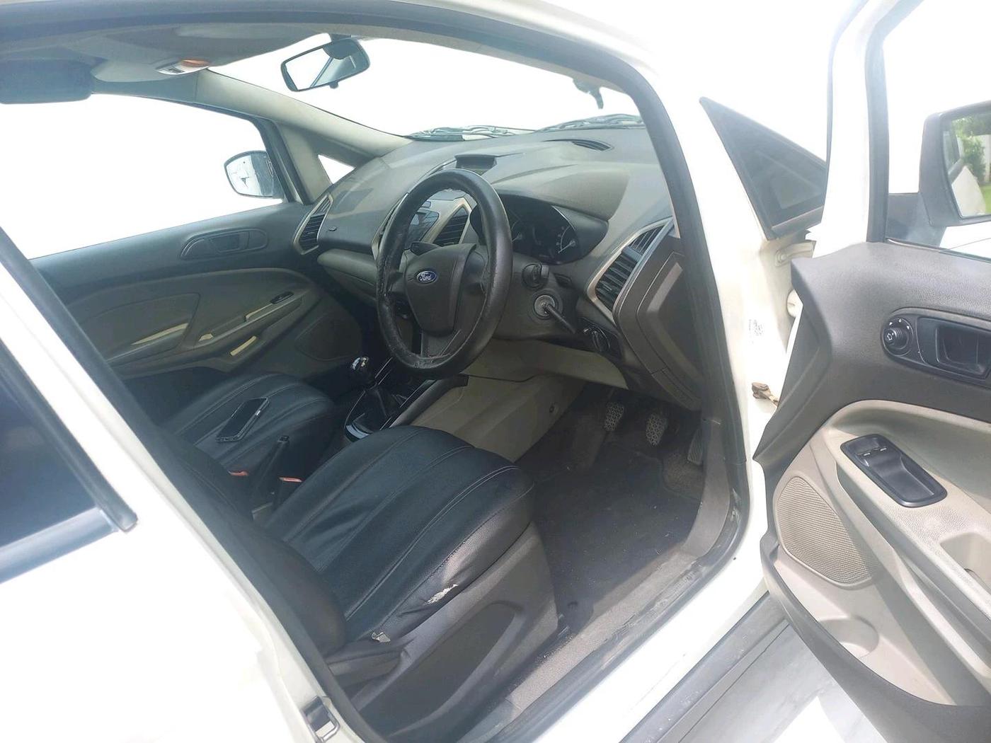 2013 Ford Ecosport AMBIENTE 1.5L DIESEL, Diesel, Manual, 1,64,122 km, interior