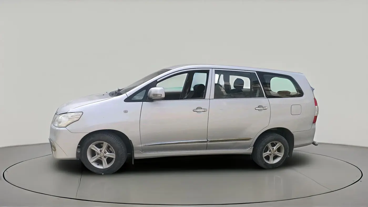 2014 Toyota Innova 2.5 GX 7 STR, Diesel, Manual, 1,59,882 km, exterior