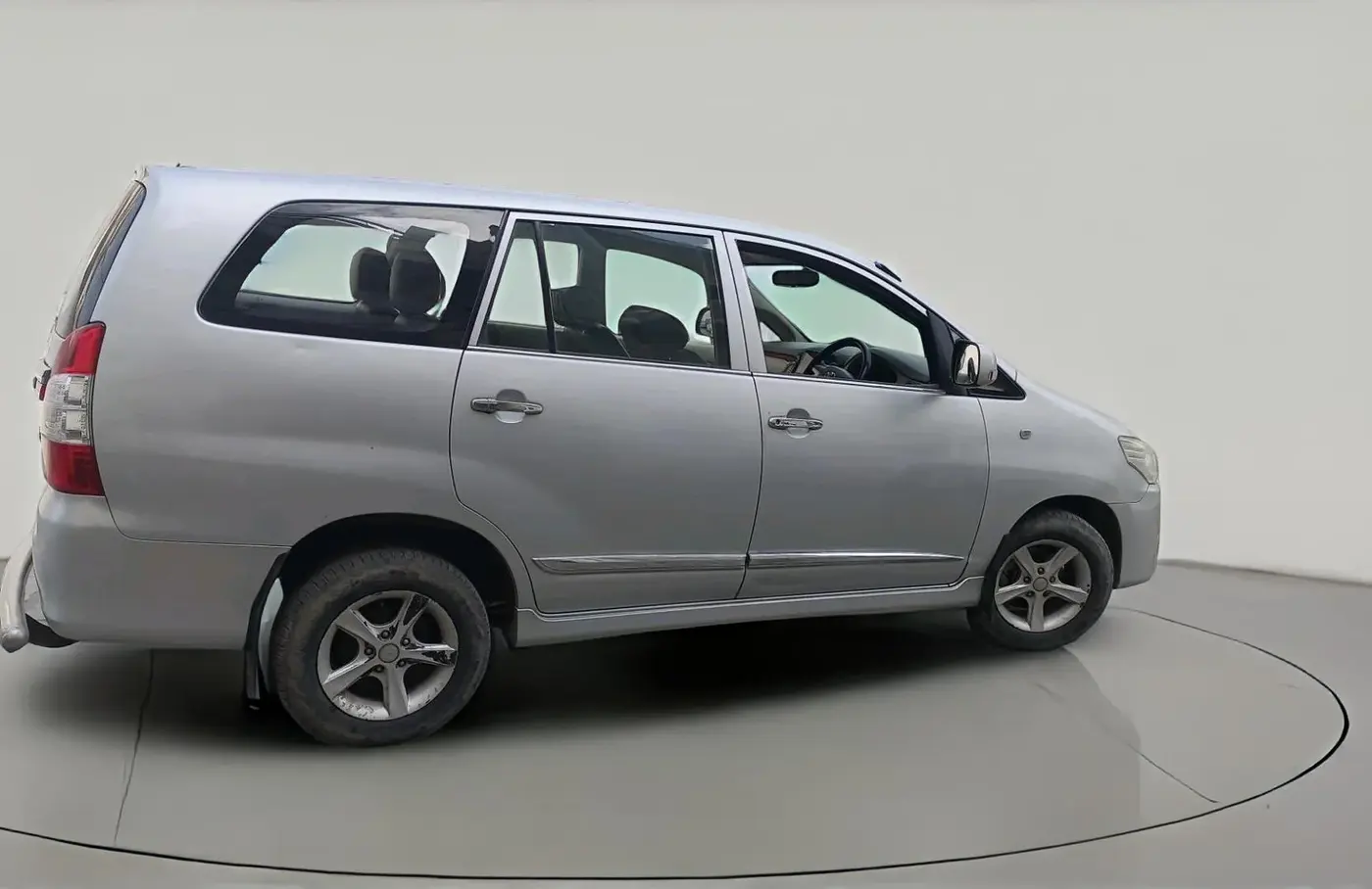 2014 Toyota Innova 2.5 GX 7 STR, Diesel, Manual, 1,59,882 km, exterior