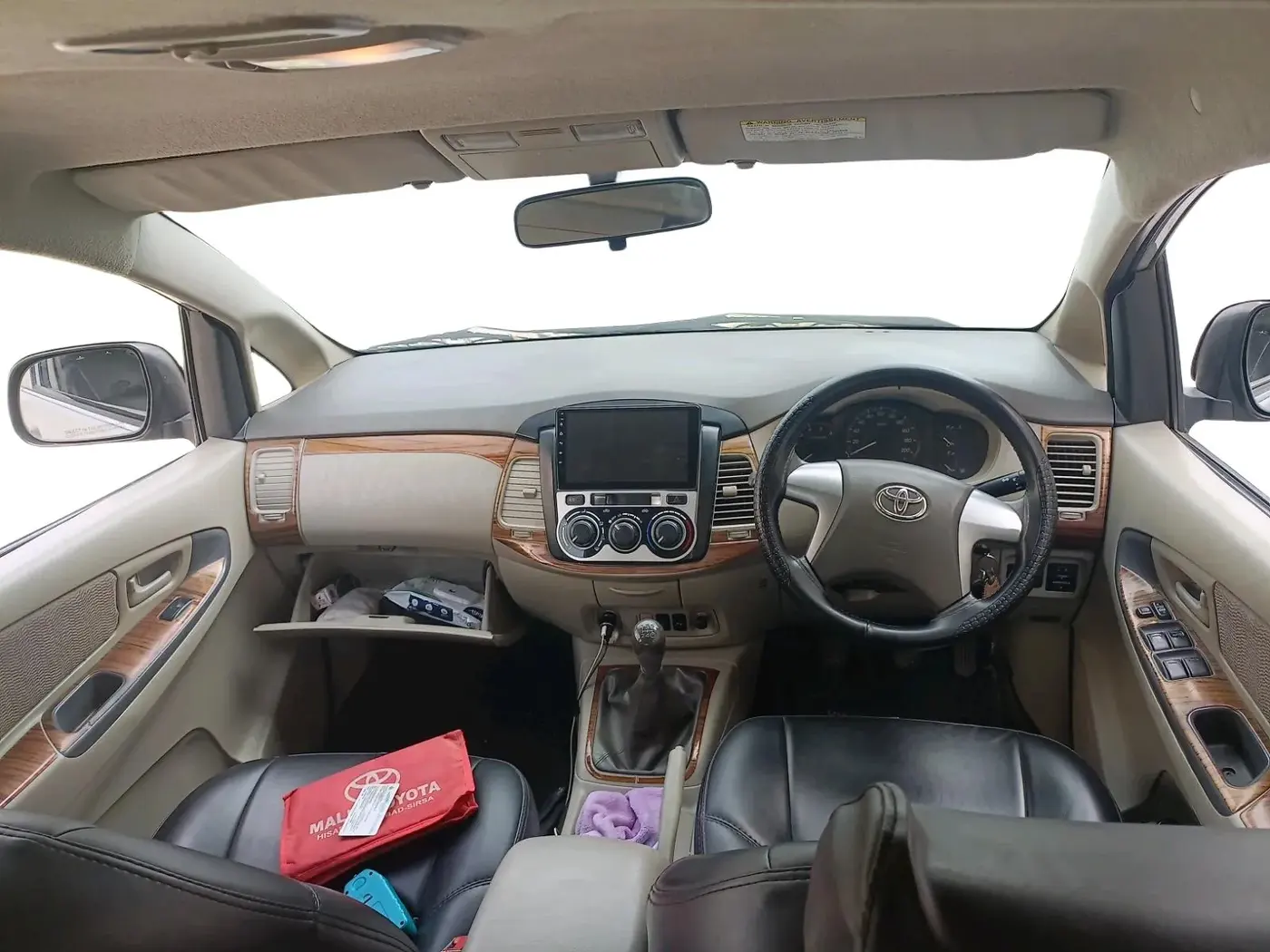 2014 Toyota Innova 2.5 GX 7 STR, Diesel, Manual, 1,59,882 km, interior
