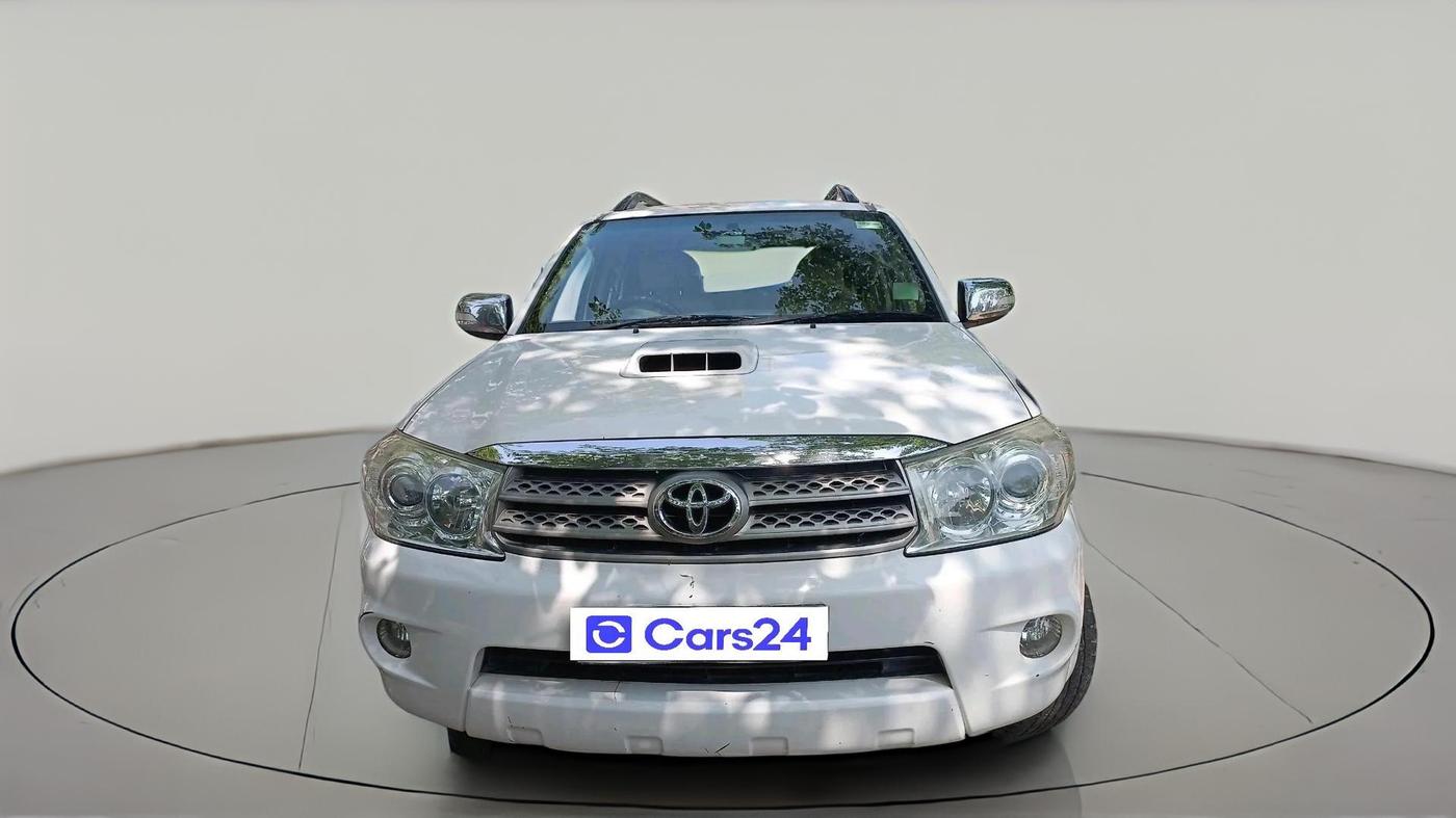 2011 Toyota Fortuner 3.0 4X4 MT, Diesel, Manual, 1,60,618 km, exterior