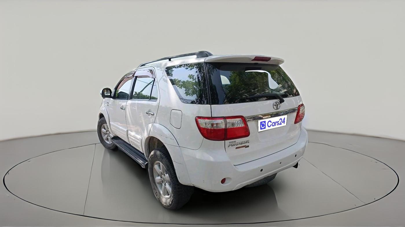 2011 Toyota Fortuner 3.0 4X4 MT, Diesel, Manual, 1,60,618 km, exterior