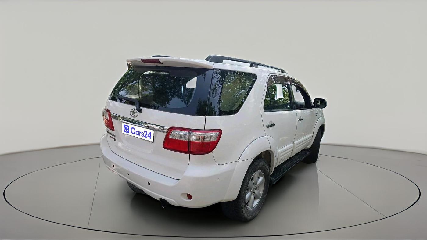 2011 Toyota Fortuner 3.0 4X4 MT, Diesel, Manual, 1,60,618 km, exterior