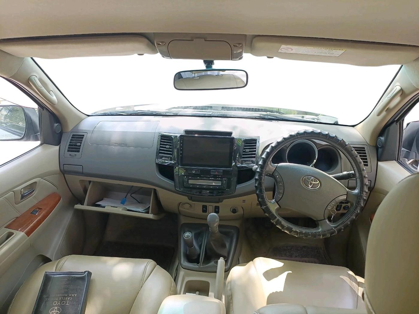 2011 Toyota Fortuner 3.0 4X4 MT, Diesel, Manual, 1,60,618 km, interior