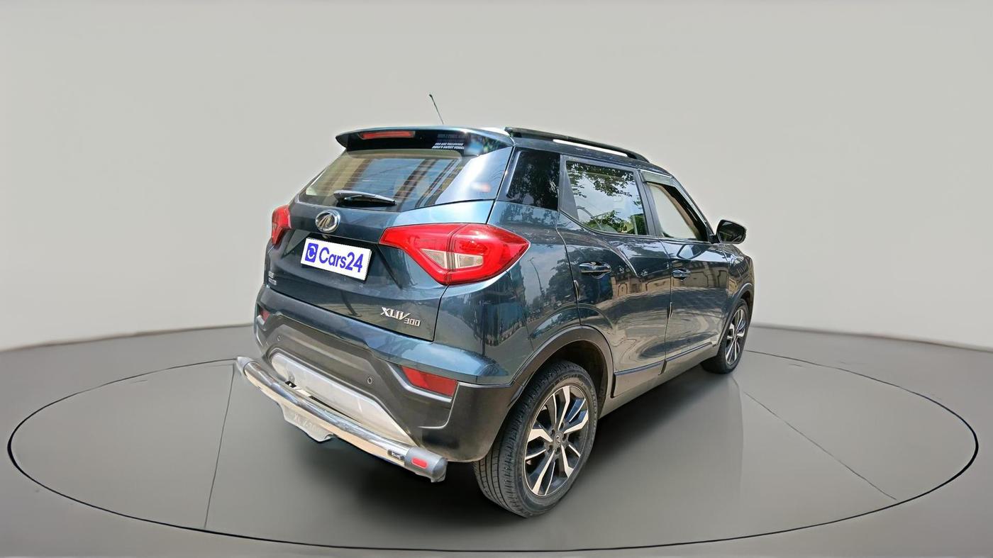 2021 Mahindra XUV300 W8 (O) 1.2 PETROL AMT, Petrol, Automatic, 60,732 km, exterior